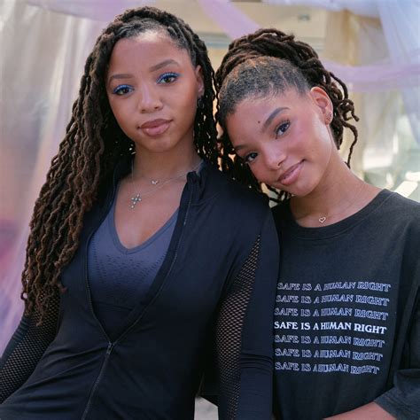 Chloe And Halle Baileys Tearful Sister Moment Is Guaranteed To Warm Hearts Daily Pop News