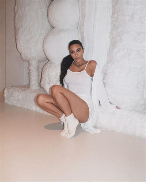 Kim Kardashian Sexy Eve Of Christmas 15 Photos The Fappening