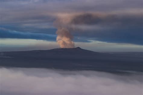 Photo Of Hawaiis Kilauea Volcano Which May Be Close To Erupting — Quartz