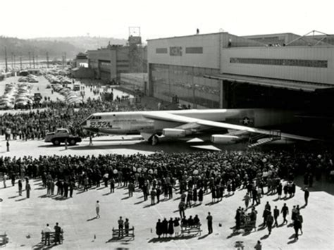 The Boeing Plant That Helped End A War And Build A City Cbs News