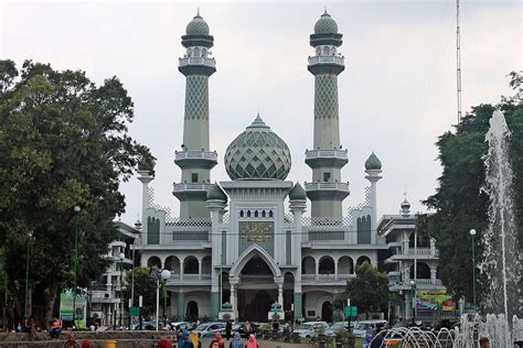 Hd Wallpaper The Square The City Of Malang Indonesian Islam Great