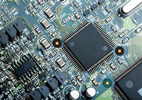 Primer Plano De La Placa De Circuito Electrónico Con Cpu Microchip