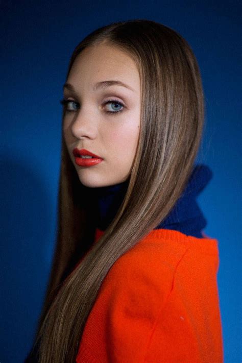 maddie ziegler strikes a pose in fall s cutest looks maddie ziegler dance moms dance moms