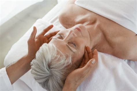 Amazing Benefits Of Massage For Alzheimer Disease Patients With Images Massage Benefits