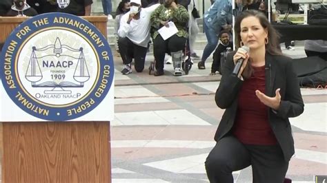 Mayor Libby Schaaf Takes A Knee At Oakland Rally Nbc Bay Area