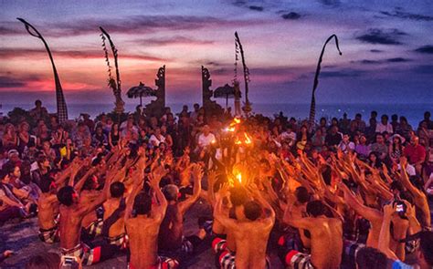 Bukan Sekadar Gerakan Tubuh Ini Makna Mendalam Tari Kecak Dan Tari