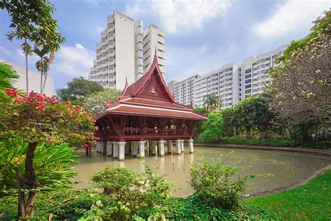 Dari berbagai macam arsitektur modern dan mewah dari arsitek ternama, aplikasi ini dapat menjadi referensi untuk rumah indaman anda yang pastinya akan membaut keluarga anda menjadi lebih nyaman di dalam rumah. Architecture of Thailand - Wikipedia
