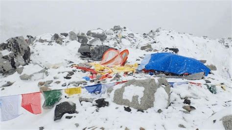 Everest Earthquake Death Count Rising Video Post Avalanche Gripped