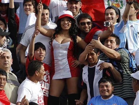 Sexy Female Fans Of Copa America Pics
