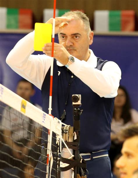 Show both cards jointly for explosion. Italian Men's Volleyball League Will Award "Green Cards" for Fair Play