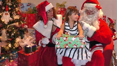 Mais la loi assimile également aux ils fournissent une prestation de service qui donne lieu à une facturation que l'apa permet d'acquitter. Service de PÈRE NOEL a Domicile ou Événement Privé 514 255 ...