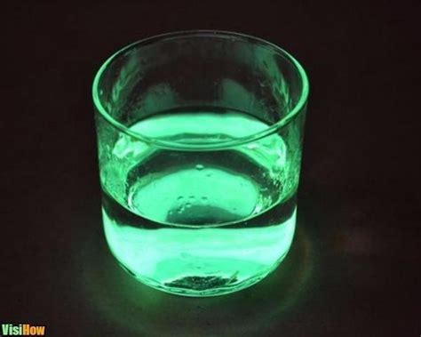 Make Glowing Water With Highlighters Vs Florescent Paint Vs Glow Sticks