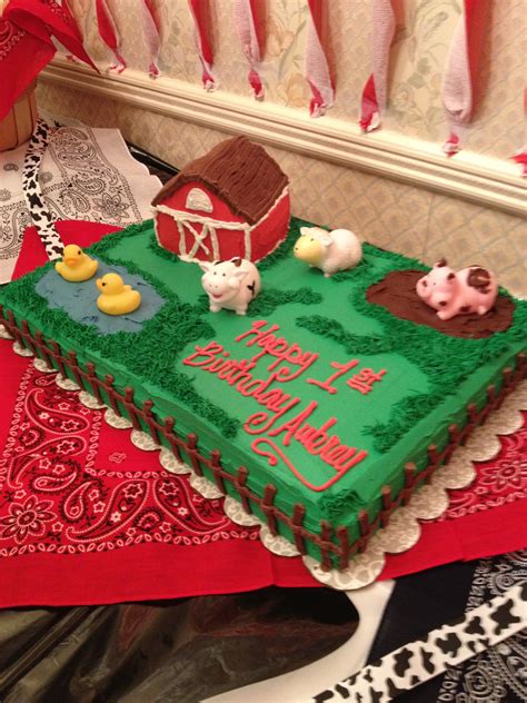 Barnyard Bash Cake Farm Birthday Cakes Farm Themed Birthday Party