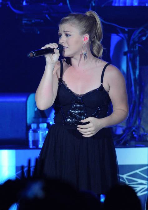 kelly clarkson performs at the chelsea kelly clarkson perf… flickr