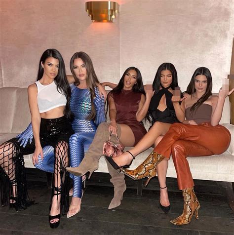 Kim Kardashian Reunites With Sisters Khloe Kourtney Kendall And Kylie