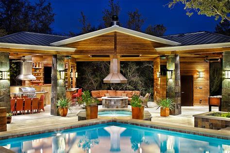 Small pool garden charms with its trendy, contemporary style [design: 25 Pool House Designs To Complete Your Dream Backyard Retreat