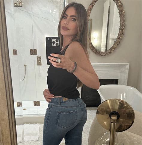 Sofia Vergara Breaks Instagram In Curve Hugging Denim Jeans In New Post