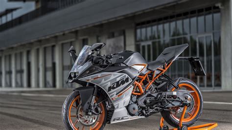 The 400cc Supersport Class Is Back Ktm Launches The Rc390 Superbike