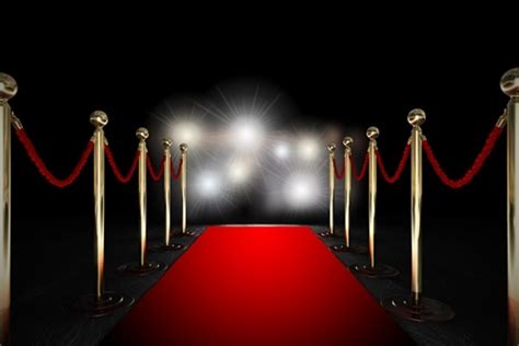 Red Carpet Wedding Backdrops For Old Hollywood Glamour