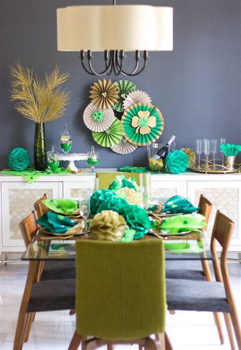 Large groups are difficult to cook for and will make transitioning to the next home a challenge. elegant-st-patrick-day-dinner-party-ideas-3 | Parties365 ...
