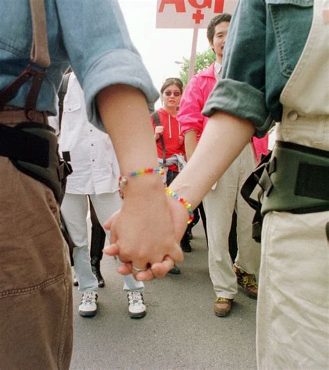 Lesbian Couple Ordered To Leave Museum For Holding Hands Huffpost San