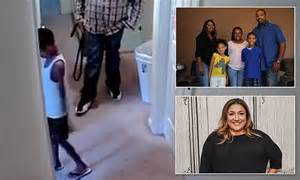 Supernanny Jo Frost S Tv Crew Film Georgia Dad Discipline Son With His Belt Daily Mail Online