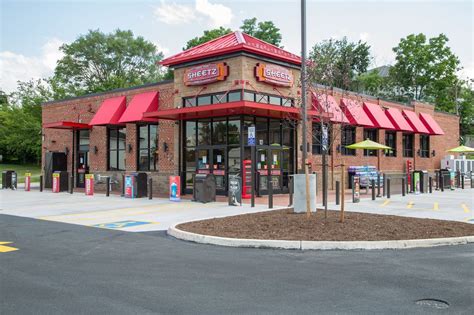 Sheetz raises pay $2 an hour for all employees, will pay summer bonus