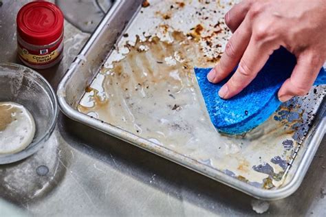 We Tried 5 Ways To Deep Clean “seasoned” Baking Sheets — And The Winner Was Very Effective