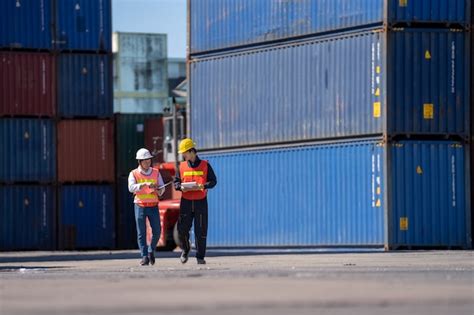 Premium Photo Logistics Engineer Control At The Port Loading
