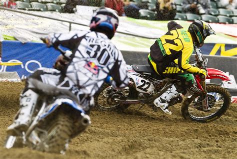He sliced through the pack in his heat race to capture the. Oakland SX Practice Gallery - Supercross - Racer X Online