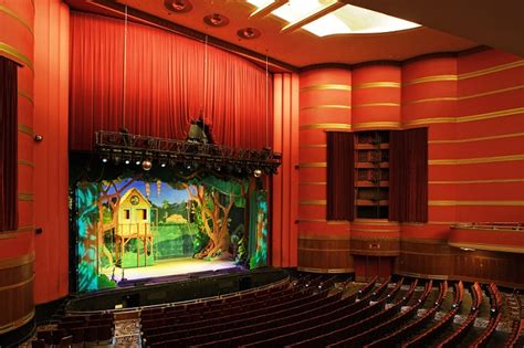 The hall presents touring broadway shows, as well as visiting symphony orchestras, opera and ballet companies, and other events. Music Hall - Kansas City Convention Center