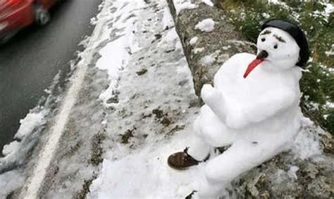 So be imaginative this year and just don't build 3 spheres and stack them for your snowman. 20 Of The Funniest Snowmen Pictures Of All Time