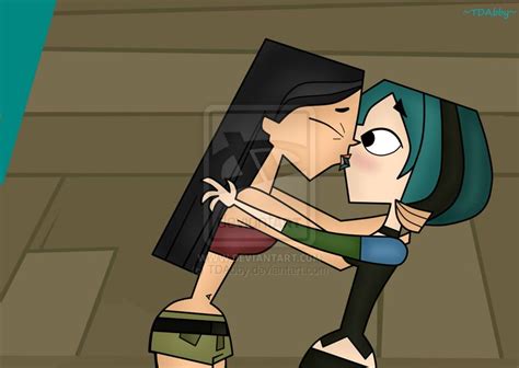 Heather Kissing Gwen Total Drama Island Fan Art Fanpop