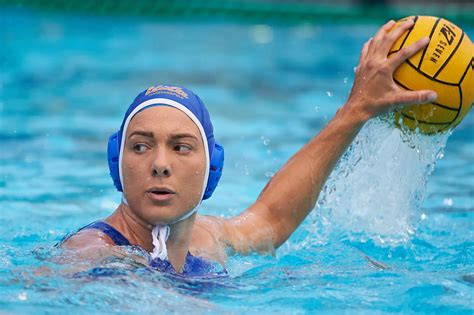 Ucla Womens Water Polo Cruises Past Michigan Faces Stanford In Ncaa