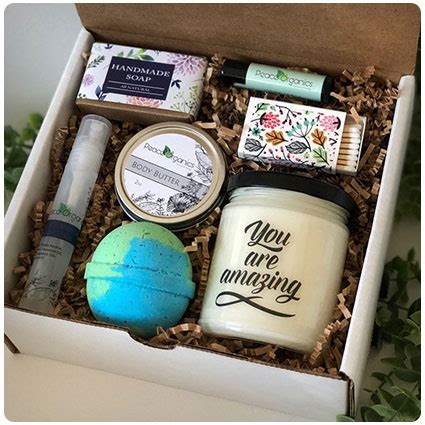 With a $100 budget, you can buy anything from a smart speaker to a fun cooking class. 35 Gifts for Good Employees - Dodo Burd