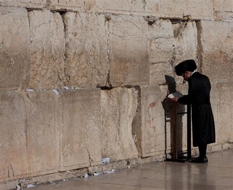 What Is The Wailing Wall With Pictures