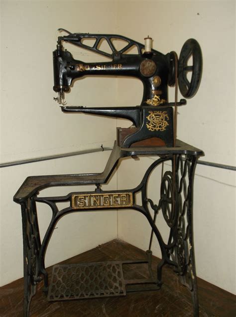 Singer Treadle Leather Sewing Machine Model 29 4 Good Working Order