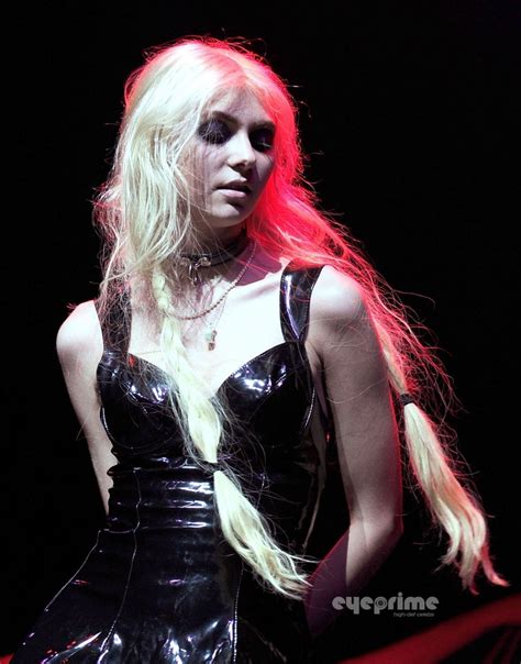 Taylor Momsen Performs At The Fox Theatre In Oakland October 10