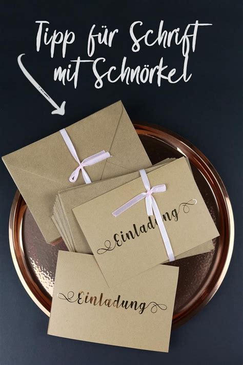 Schlichte Einladungskarten basteln mit Kraftpapier & Goldfolie