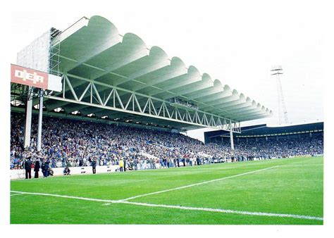 Maine Road Man City In The 1990s Stadium Pics Soccer Field