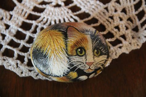 Small Cat Painted On Rock Painted Rocks Cat Painting Cat Art