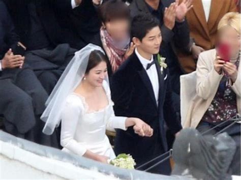 Song joong ki and song hye kyo are officially getting married in october (halloween day, to be exact). 'Descendants of the Sun' stars Song Joong Ki and Song Hye ...