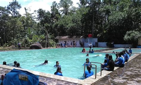 Tengok yuk, inspirasi gambar kolam renang yang bagus untuk rumah mungilmu. Kolam Renang Batang Sari Pamanukan / Kolam Renang ...