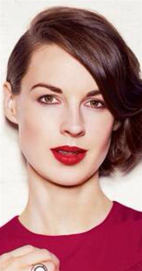 Pictures And Photos Of Jessica Raine Jessica Pare Short Hair Styles