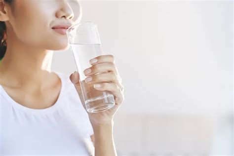 15 Manfaat Minum Air Hangat Rutin Untuk Kesehatan Tubuh