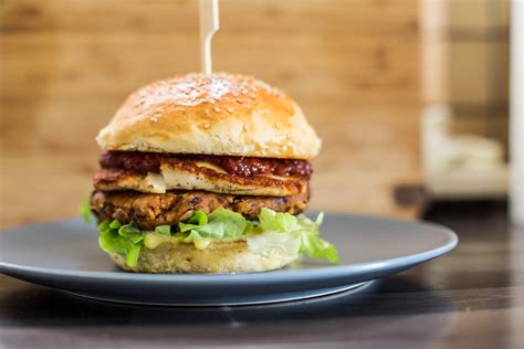图片素材 汉堡包 素食主义者 餐饮 碟 美食 成分 早餐三明治 素汉堡 滑块 快餐 垃圾食品 生产 小点心 三文鱼汉堡 水牛汉堡 Burger King