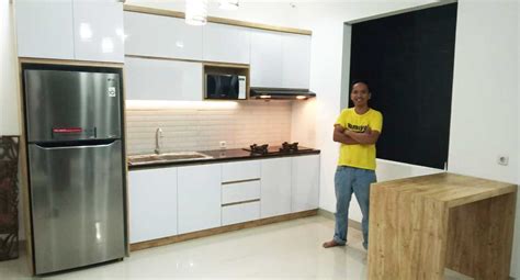 Nih desain kitchen set dengan hpl black doff, bila anda menggunakan yang glossy bisa saja nanti jadi terlihat mengkilap. 7 Tips Desain Kitchen Set Minimalis di Bekasi Cikarang ...