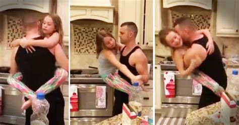 Otcovská Láska Mama Našla V Kuchyni Svojho Muža Ako Tancuje So Svojou