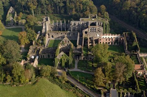 In 1146 verlaten een abt, twaalf monniken en vijf lekenbroeders, op verzoek van de heer van marbais en. Abbaye de Villers. loisirs-reductions.fr