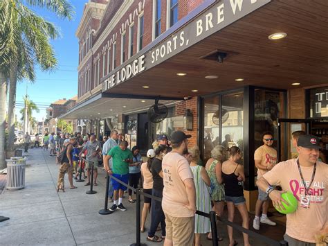 Downtown Fort Myers restaurants race to reopen after Hurricane Ian